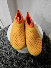 CCILU Shoes Size 8. Yellow & Orange. 