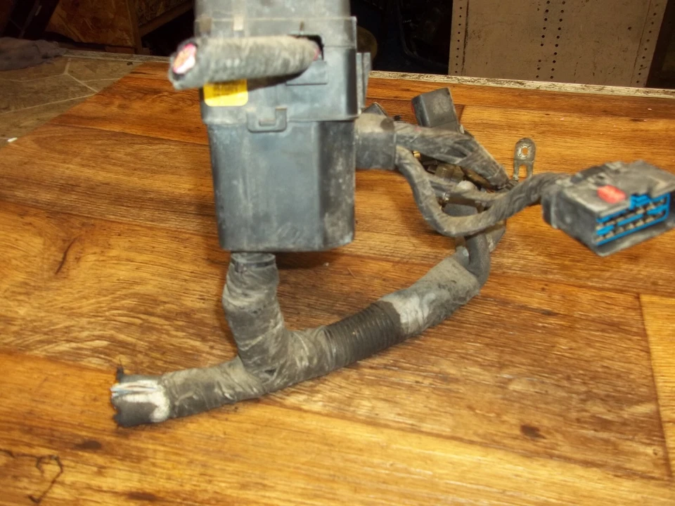 2000-2004 CONCORD 300M INTREPID LHS Engine Fuse Relay Box Block Assembly OEM - Image 4 of 4