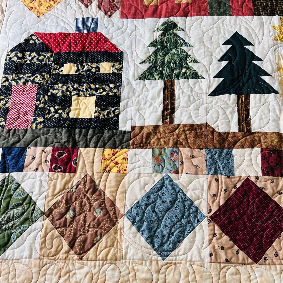 Edredón hecho a mano con temática de cabina - alces, árboles, casas - 64” x 80” - NUEVO Foto 3 de 4