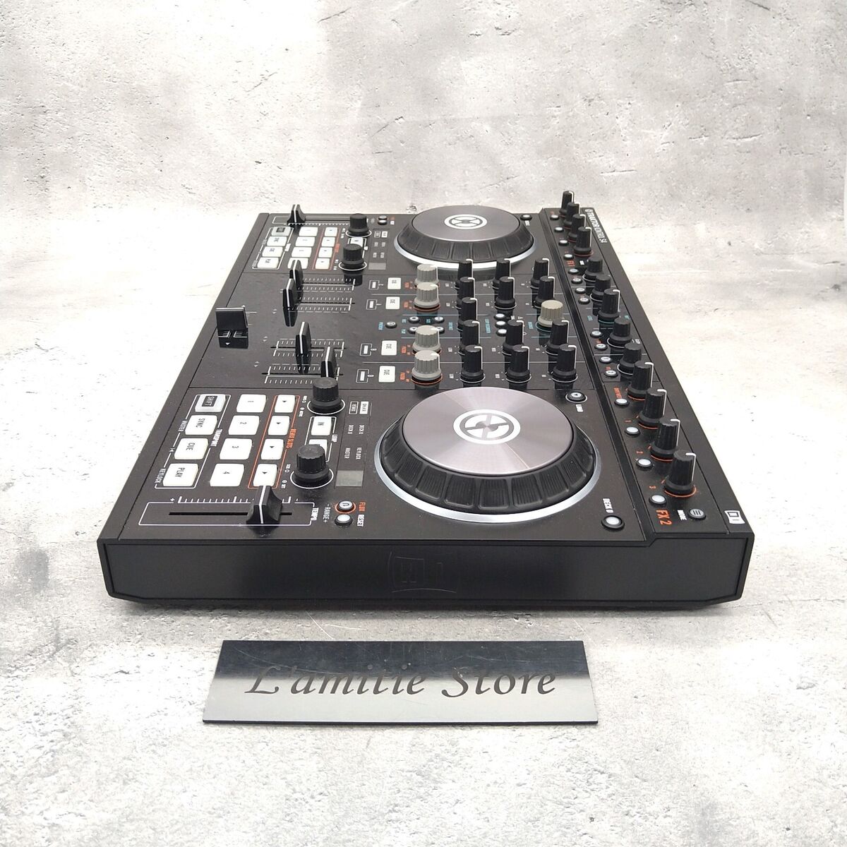 Native Instruments Traktor Kontrol S4 MK2 Pro DJ Controller Native Instruments Traktor Kontrol S4 MK2 Pro DJ Controller