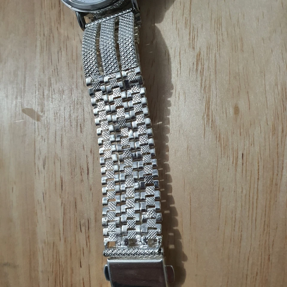 Reloj Q&Q by Citizen Hombre Hecho a Mano Real Mexicano Plata .925 Acero Inoxidable Foto 3 de 4