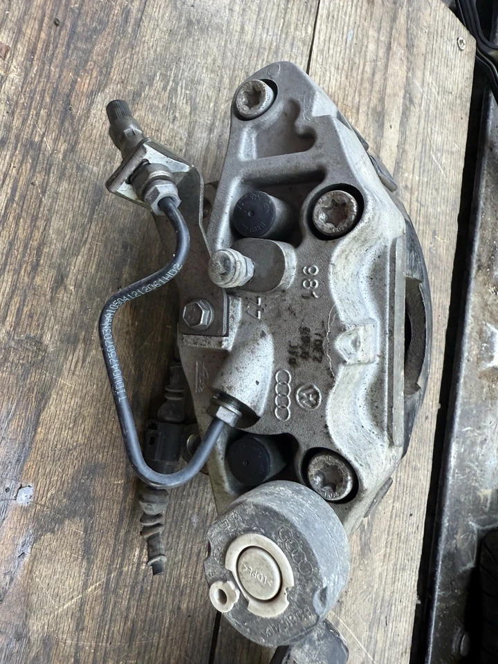 12-13 VW GOLF R MK6 SET OF 2 FRONT LEFT & RIGHT BRAKE CALIPER OEM - Image 4 of 4