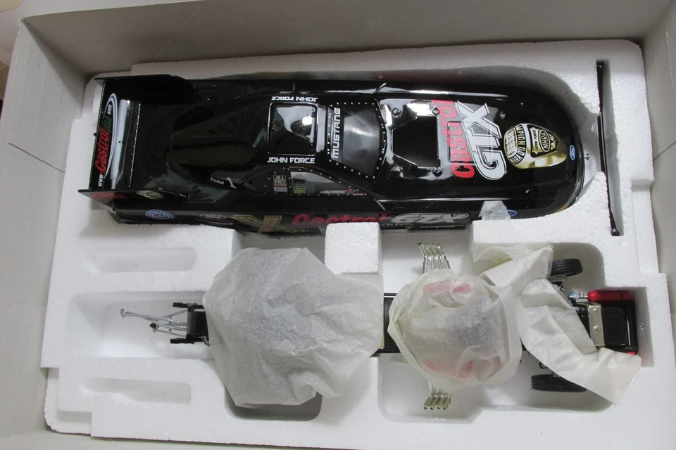 Coche divertido Mustang John Force Castrol GTX/Champion 2001 1 de 3.000 ENVÍO GRATUITO Foto 4 de 4