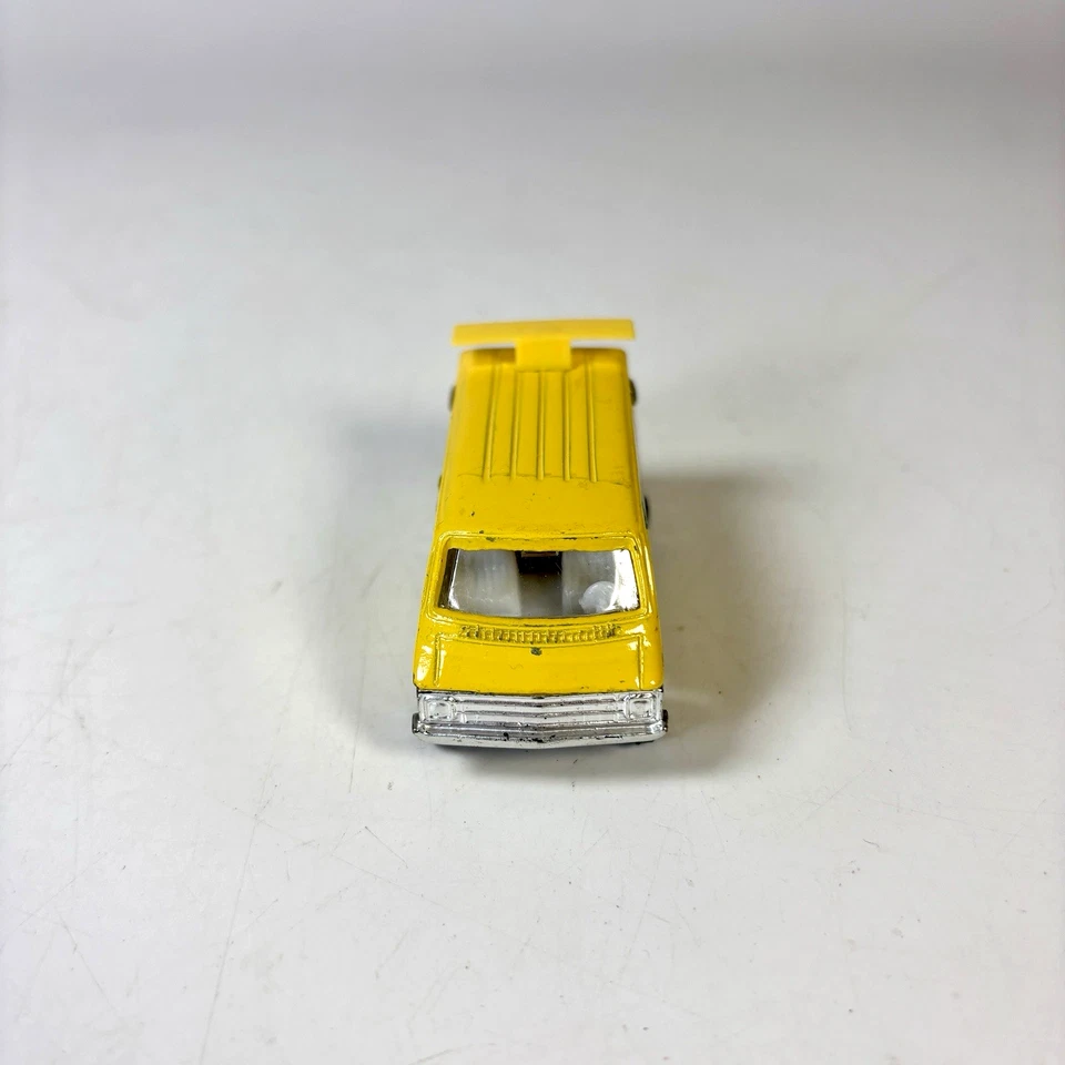Coche diecast vintage Zylmex Zee Toys amarillo Dodge Van P320 1/64 Foto 3 de 4