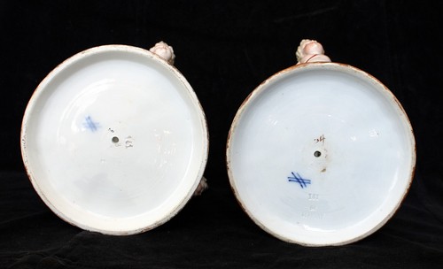 PAIR OF ANTIQUE PLAUE GERMAN PORCELAIN OIL LAMP FONTS CHERUBS, ENCRUSTED FLOWERS - Picture 8 of 8