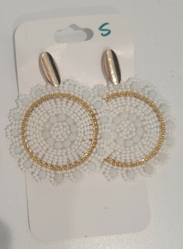 Modische geometrische Ohrringe für Damen weiß und goldfarben - Bild 3 von 4