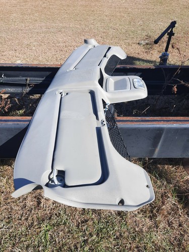 3615203C92 - INTERNATIONAL 4300 Overhead Console w/ Visors