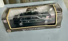 Luxury Diecast Cadillac Presidential Limousine 1:43 Scale 2009 New