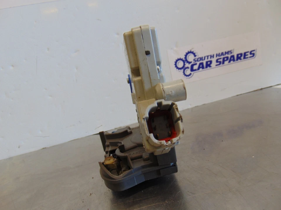 Nissan cabstar Door Lock F24 06-12 Drivers right Front 805523Y51B mechanism - Image 4 of 4