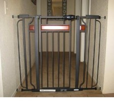 BABY SAFETY GATE Door Walk Extra Wide Child Toddler Thru Fence Pet Dog Meta