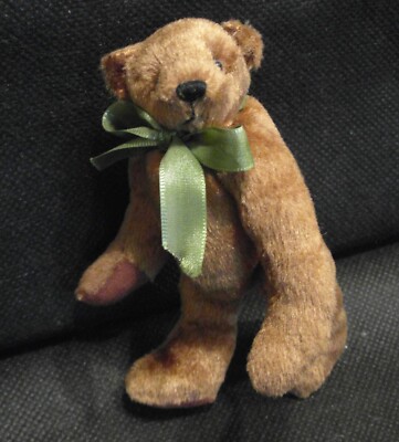 VINTAGE KÜNSTLER MINI TEDDYBÄR HANDGEFERTIGT - SARAH JANE GRÜNE SCHLEIFE AUF ETIKETT GENÄHT