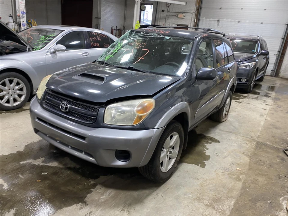 Used Power Steering Pump fits: 2004 Toyota Rav4  Grade A - Image 4 of 4