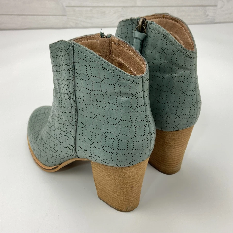 Botas de tacón al tobillo perforadas de cuero azul/verde Fossil talla 8🩷 Foto 4 de 4