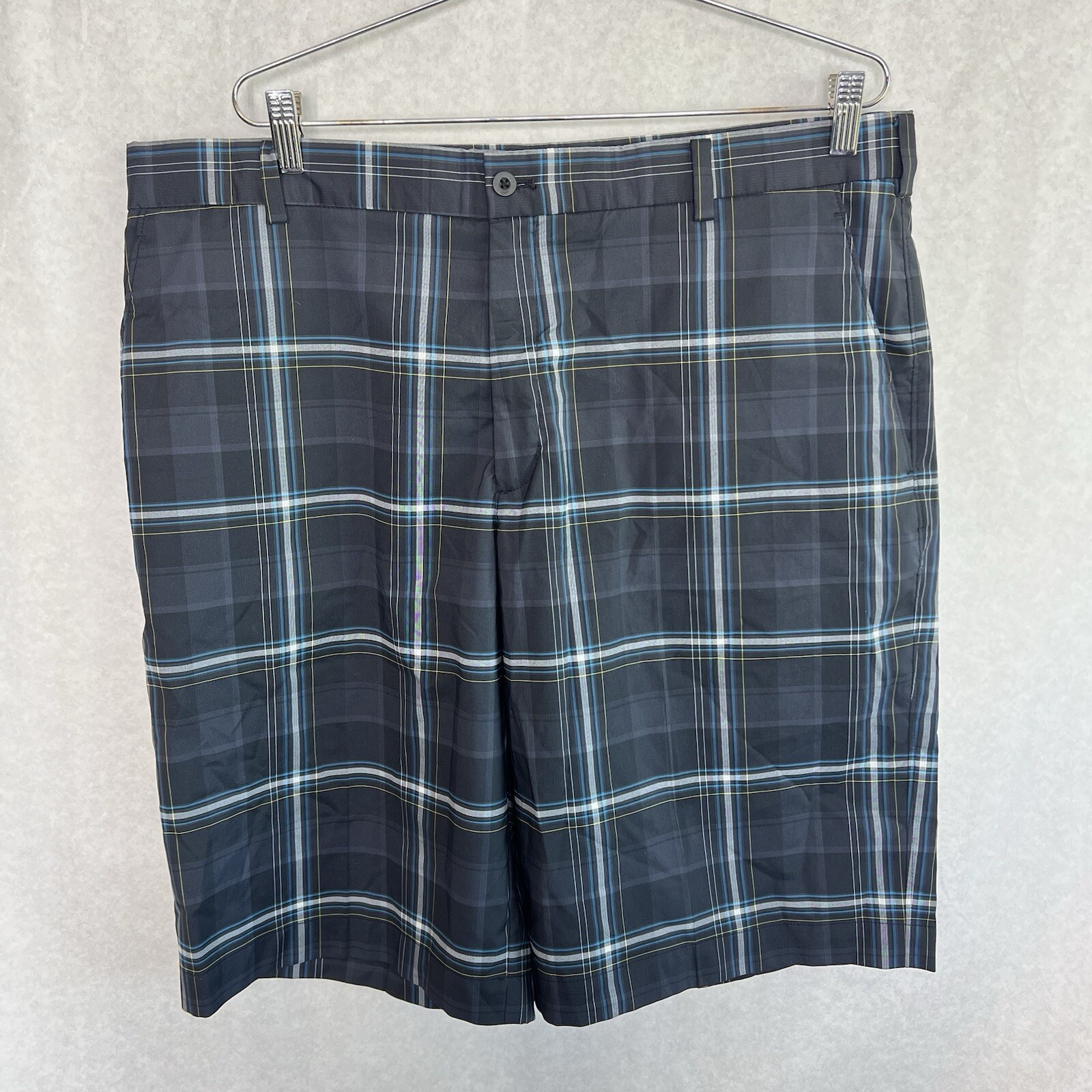 Nike Golf Shorts Mens 38 Black Gray Plaid Dri Fit Flat Front Stretch Golfer Logo