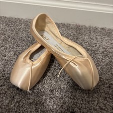 Bloch Sonata S0130 Pointe Shoes- Size 3 1/2 B