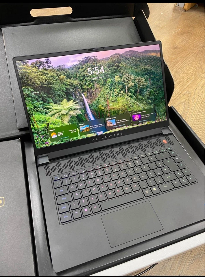 Alienware Laptop 12th Gen I7 16gb 1tb - Image 3 of 4