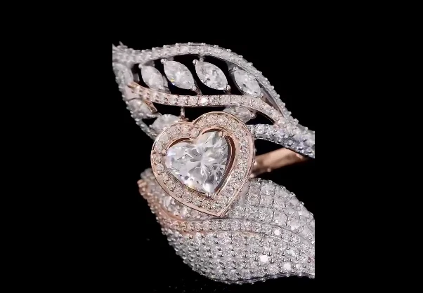 Precioso anillo de plata 935 con circonita cúbica brillante diseño de corazón y hoja para mujer Foto 3 de 4