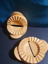 Tupperware Dumpling Press Maker Dough Pastry Dumpling Pierogi Set of 2 mini NEW