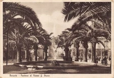 B026 Italy Taranto Fontana di Piazza G Bruno vintage postcard