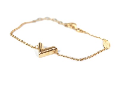 lv essential v bracelet