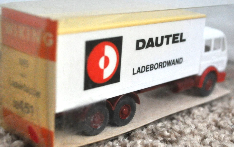 Camión de reparto Wiking 18 451 (451/2) MB 2232 con puerta elevadora ("DAUTEL") - NUEVO con CAJA Foto 4 de 4