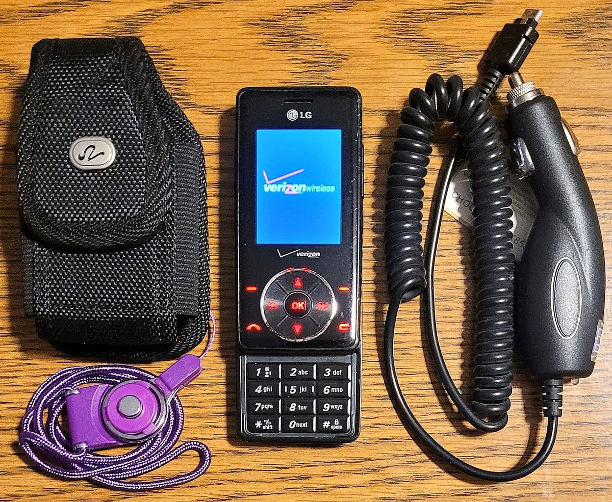 LG Chocolate VX8500 - Black ( Verizon ) Cellular Slider Phone