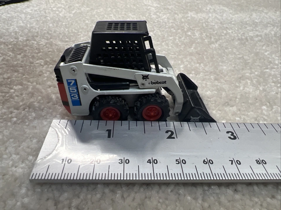 NEW CLOVER Bobcat 753 SkidSteer End Loader  diecast model 1:50 scale  - Image 3 of 4