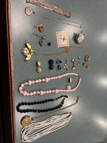 Vintage Costume Jewelry Necklace, Bracelet, Earrings, Compact, Etc 30 Pieces