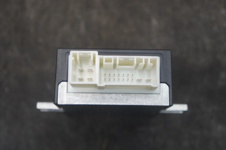 Блок управления компьютером топливного насоса ECU 16147240390 OEM BMW 760Li F02 2010-13 - Изображение 3 из 4