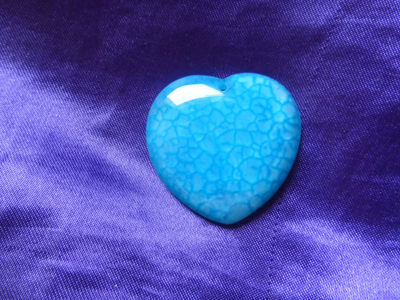 Pendentif coeur bleu veines de dragon, le bijou bohème pour sublimer vos tenues