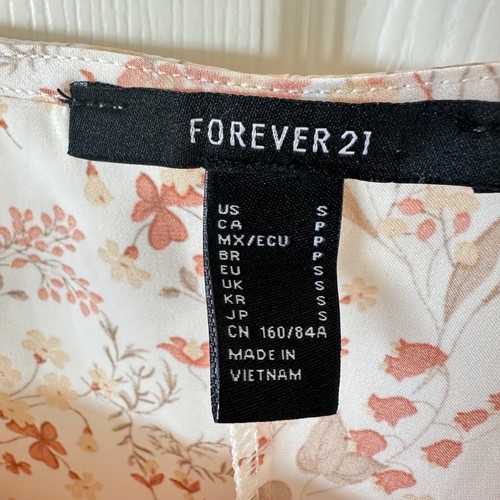 Vestido Forever 21 Satinado Mini Sin Mangas Ditzy Estampado Floral Rosa Melocotón Talla Pequeña - Imagen 9 de 10