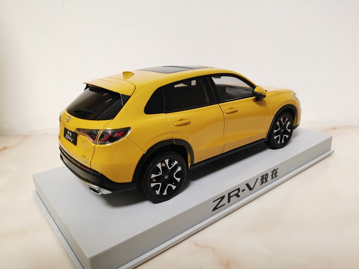 1/18 Scale Honda ZR-V SUV Yellow Diecast Car Model Toy Collection