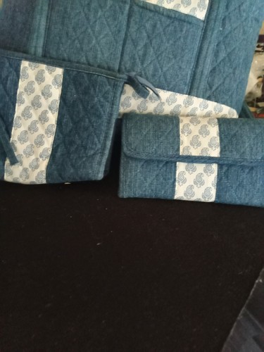 Bolso de hombro grande acolchado azul y blanco Lemon Hill con cartera y estuche cosmético - Imagen 7 de 11