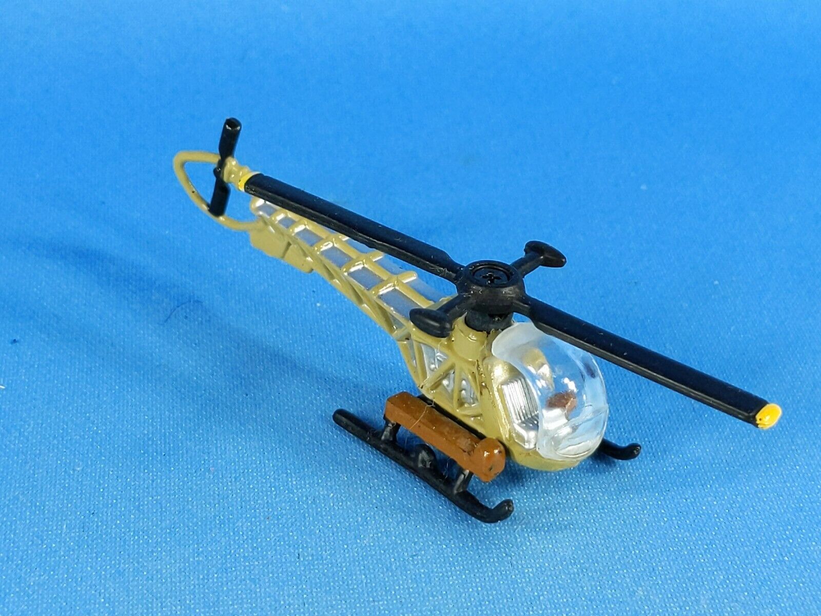 Micro Machines Military Bell 47D Helicopter 