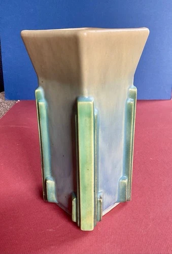 Vintage Roseville Futura 8” vase Original Label