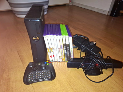 Microsoft Xbox 360 mit Kinect, Chatpad, Netzteil & Spiele (PAL)