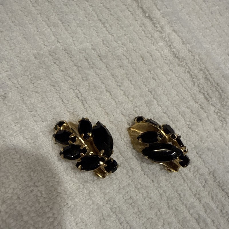 Vintage WEISS Black Rhinestone Earrings