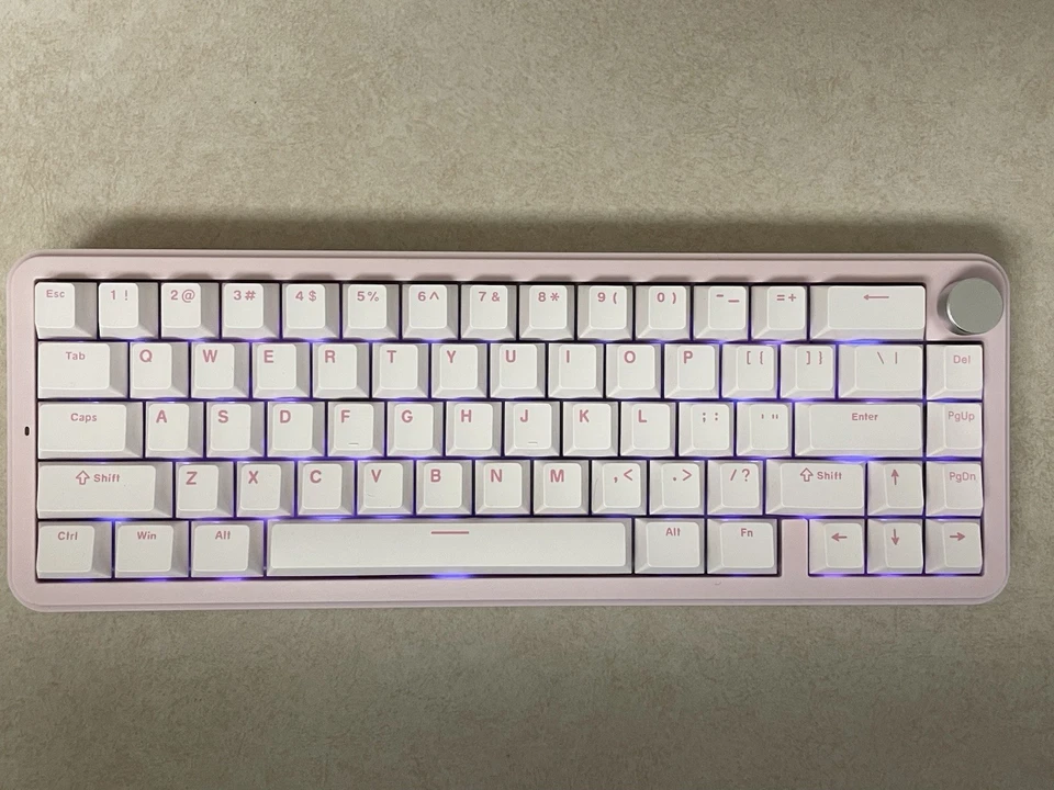 Yunzii B68 Pink Tri-Mode BT5.0/2.4GHz/USB-C Backlit Wireless Mechanical Keyboard - Image 2 of 4