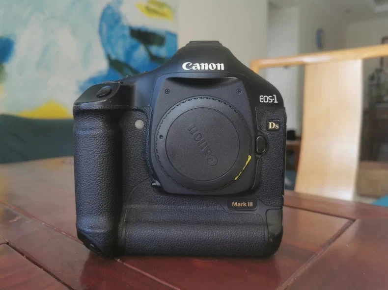 Canon EOS -1DS Mark III Digital Cameras 20-29.9 MP Maximum