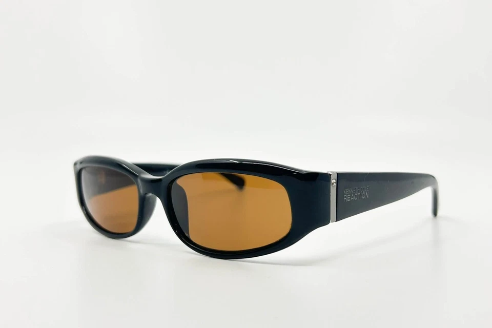 Gafas de sol Kenneth Cole Reaction KC2237 col. 0B5 negras 55-16-130 3917 Foto 2 de 4