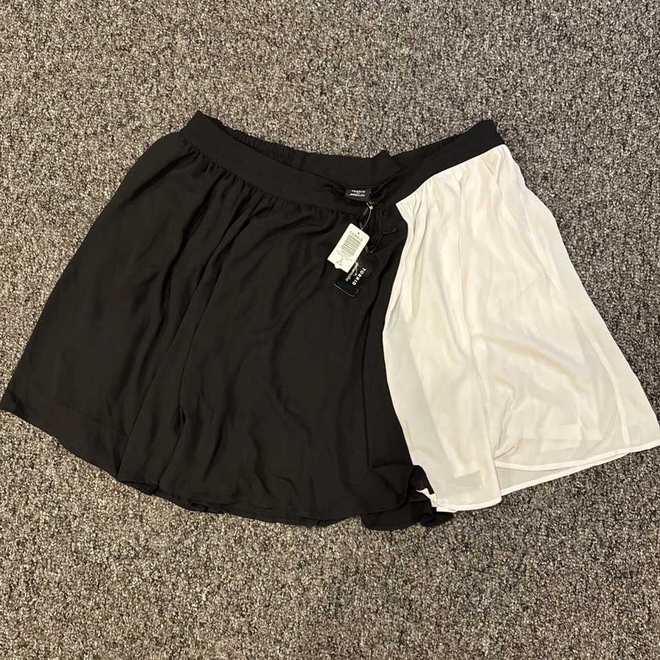 NUEVO CON ETIQUETAS TORRID Talla 3X Mujer Blanco Negro Elástico Cintura Forrada Acampanada Falda Corta 414 Foto 4 de 4