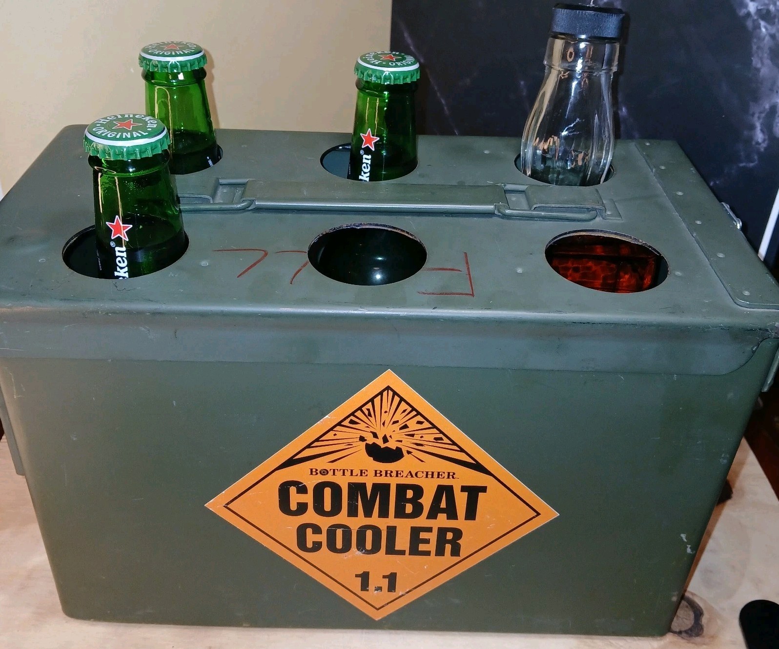 Bottle Breacher Combat Cooler Militar 5.56 MM Ammunition Box.
