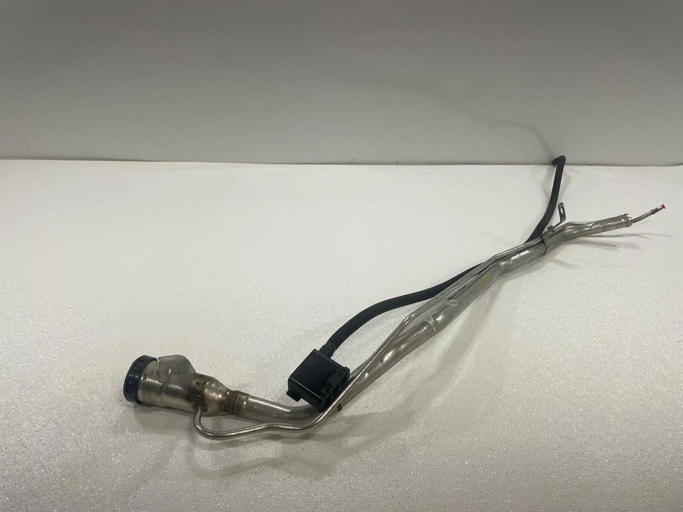 Se adapta a GMC ACADIA 2017-2023 3,6 L tanque de combustible llenado cuello manguera conjunto OEM Foto 2 de 4