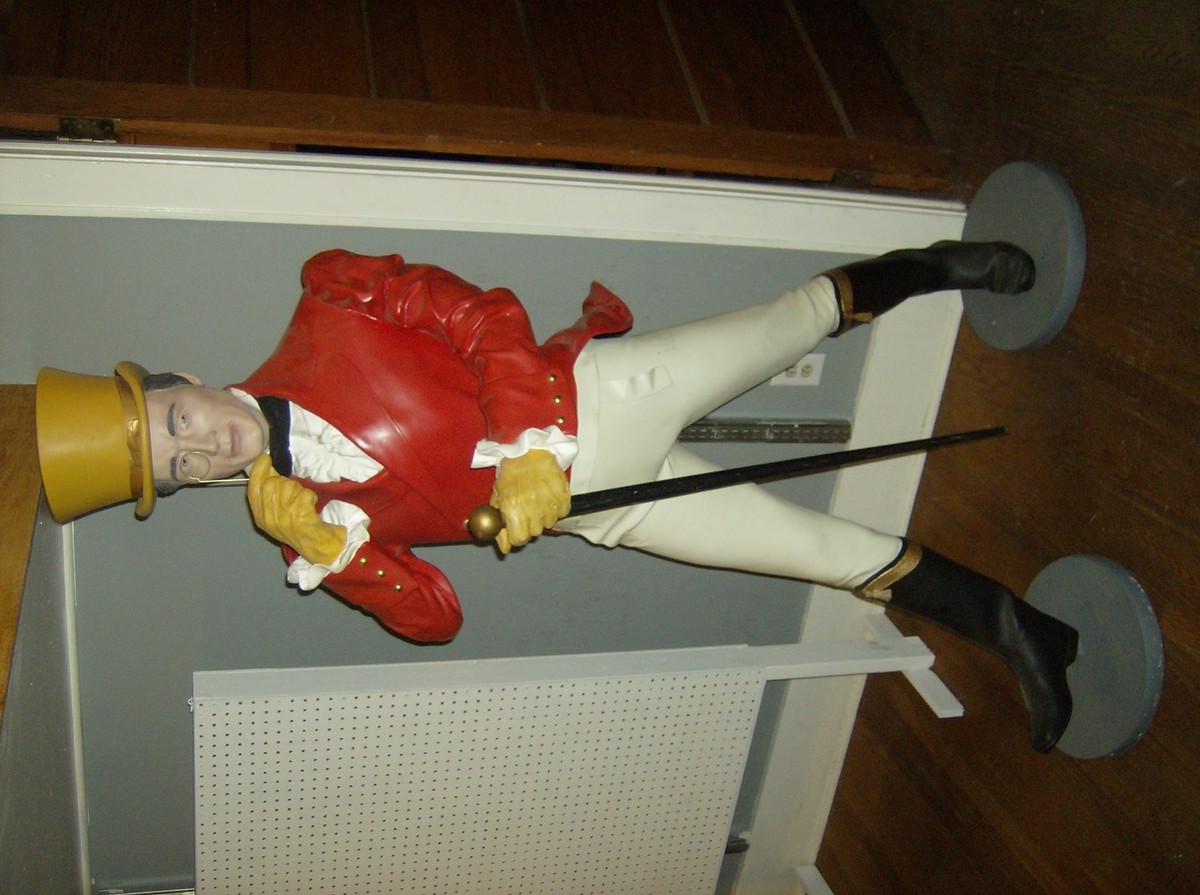 JOHNNIE WALKER LIFE SIZE RESIN STATUE VINTAGE STORE DISPLAY