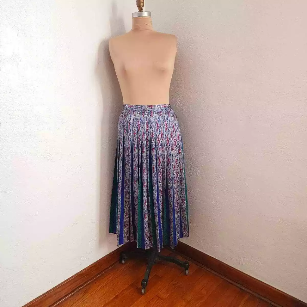 High waisted pleated skirt clearance 80s