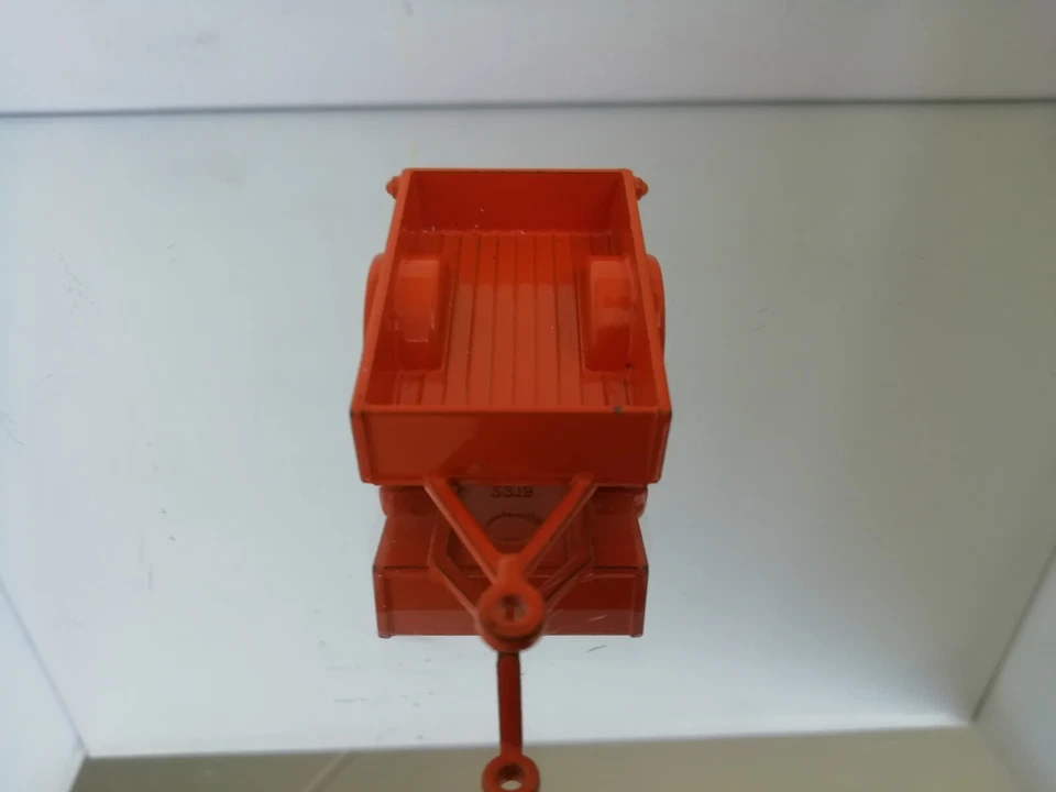 Rimorchio Siku 2215 per camion Mercedes-Benz Unimog arancione - Immagine 3 di 4