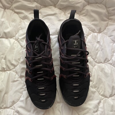 nike vapormax black with red laces