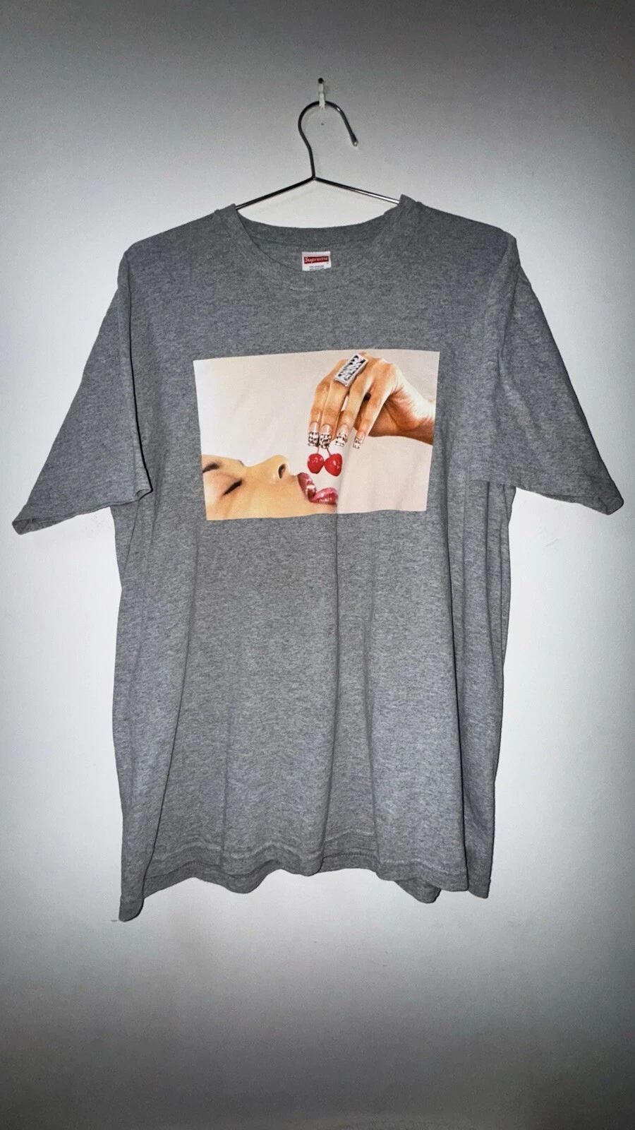 T shirt SUPREME Cerries SS20 taille M gris manches courtes logo imprimé occasion