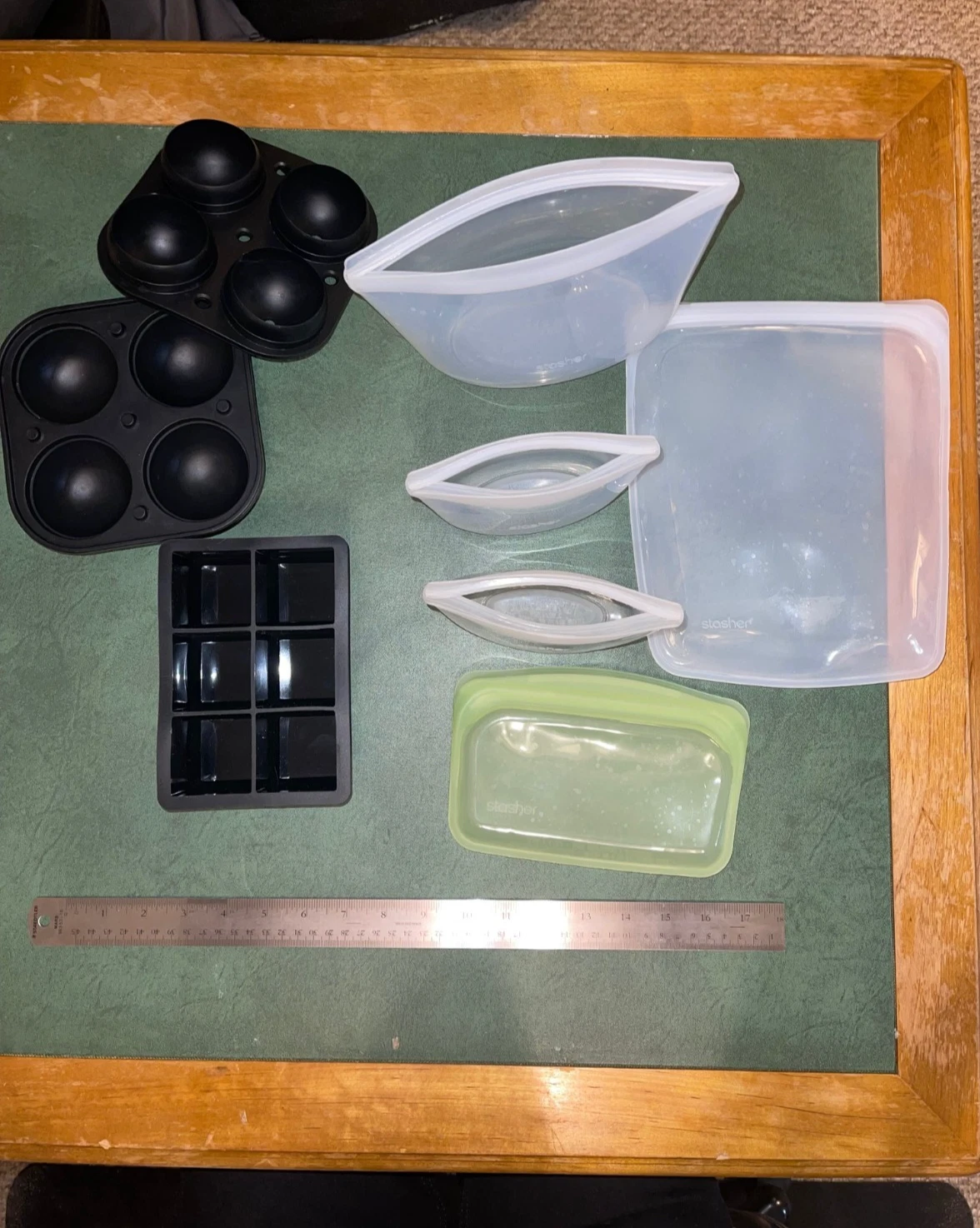 (5) Stasher silicone reusable storage bag set plus Glacio Ice Cube Tray Set
Opens in a new window or