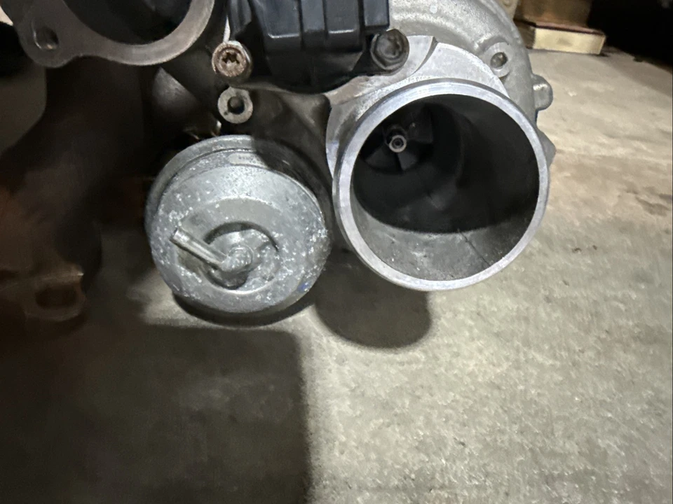 Turbocompresor Maserati Ghibli Levante 2021-2024 2,0 L OEM EM156 297712 55221800 Foto 3 de 4